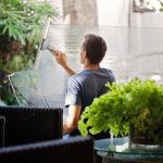 Comment nettoyer une fenêtre en plexiglas dans votre maison